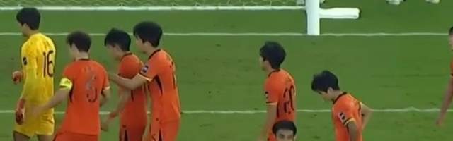 yunkai官网-细节做到了极致！日本队主罚点球前：疑似偷看李昊点球笔记