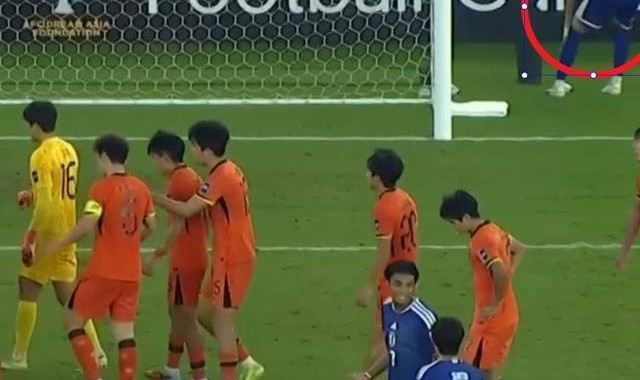 yunkai官网-细节做到了极致！日本队主罚点球前：疑似偷看李昊点球笔记