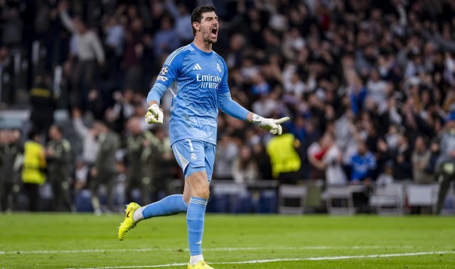 云开体育-这是属于人类的扑救吗？库尔图瓦极限反应，用腿挡出奥赖利捅射