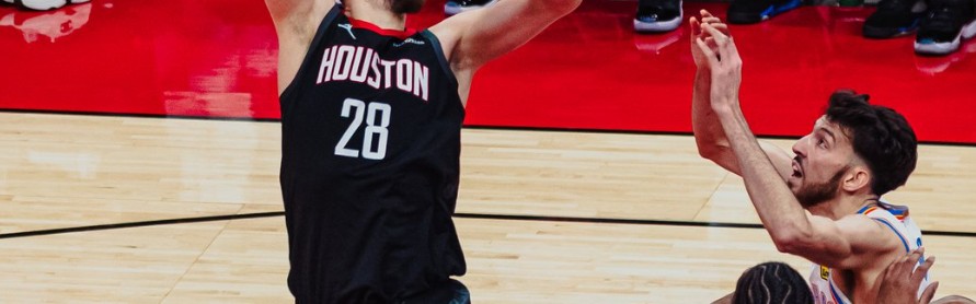 yunkai体育-乌度卡甩锅全队遭休媒批判：执着于落后理念，就算有库里都不会用