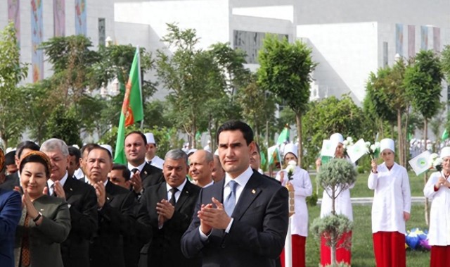 这才是铁哥们！还清中国81亿欠债，赠百亿大礼，西方各国都眼红